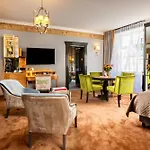 Balthazar Design Отель